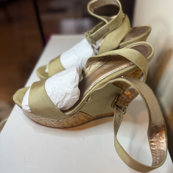 BCBG Heels Wedges Thick Straps Tan Size 10 - Picture 10 of 16